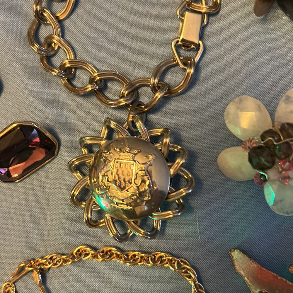Lot of Assorted Jewelry 💎 Necklace Brooches Earrings Bracelets Pins (19 pieces) - Picture 9 of 16